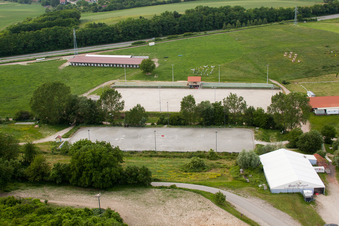 Vue d'oiseau de Haras de la Neée à Neewiller-près-Lauterbourg dans le département Bas Rhin, France