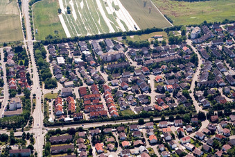 Vue aérienne de Tauberring à le quartier Leopoldshafen in Eggenstein-Leopoldshafen dans le département Bade-Wurtemberg, Allemagne