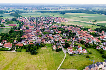 Vue aérienne de Champs agricoles et terres agricoles à Rountzenheim dans le département Bas Rhin, France