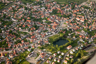 Vue aérienne de Vue sur le village à Kilstett dans le département Bas Rhin, France