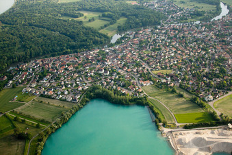 Photographie aérienne de Terrain et zones de morts-terrains de la gravière à ciel ouvert de la Gravière au bord du lac de carrière à La Wantzenau dans le département Bas Rhin, France
