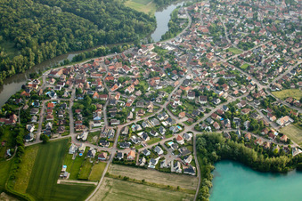 Vue aérienne de Zone d'implantation entre le lac de la carrière et l'ancien bras du Rhin à La Wantzenau dans le département Bas Rhin, France