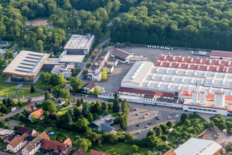 Vue aérienne de Locaux de l'usine WeberHaus GmbH & Co. KG à le quartier Linx in Rheinau dans le département Bade-Wurtemberg, Allemagne