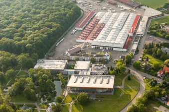 Vue oblique de Locaux de l'usine WeberHaus GmbH & Co. KG à le quartier Linx in Rheinau dans le département Bade-Wurtemberg, Allemagne