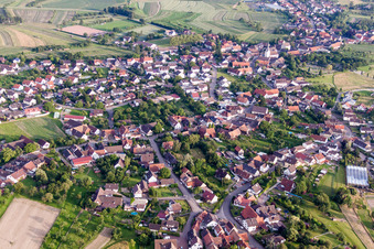 Vue oblique de Vue sur le village à le quartier Legelshurst in Willstätt dans le département Bade-Wurtemberg, Allemagne
