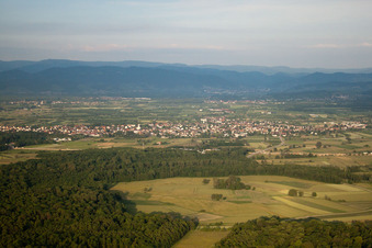 Vue aérienne de De l'ouest derrière l'A5 à le quartier Urloffen in Appenweier dans le département Bade-Wurtemberg, Allemagne