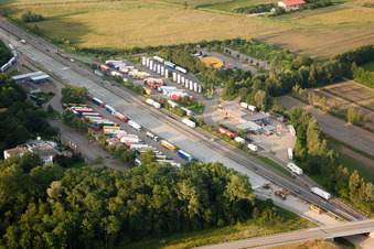 Vue aérienne de Aire de service A5 à le quartier Urloffen in Appenweier dans le département Bade-Wurtemberg, Allemagne