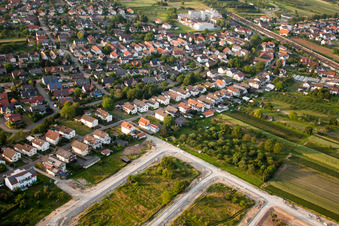 Vue oblique de Runzweg à le quartier Urloffen in Appenweier dans le département Bade-Wurtemberg, Allemagne