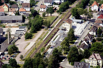 Vue aérienne de Gare vue de l'est à Kandel dans le département Rhénanie-Palatinat, Allemagne