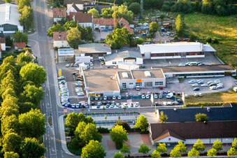 Vue aérienne de Tretter Automobilie à Lauterburgerstr à Kandel dans le département Rhénanie-Palatinat, Allemagne