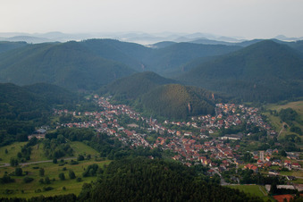 Vue d'oiseau de Dahn dans le département Rhénanie-Palatinat, Allemagne