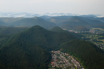 Dahn dans le département Rhénanie-Palatinat, Allemagne vue du ciel