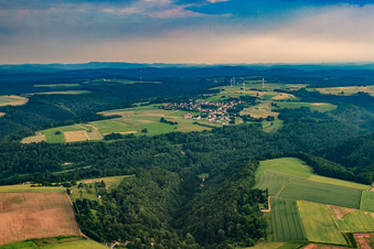 Vue aérienne de Vue du village depuis le nord à Obersimten dans le département Rhénanie-Palatinat, Allemagne
