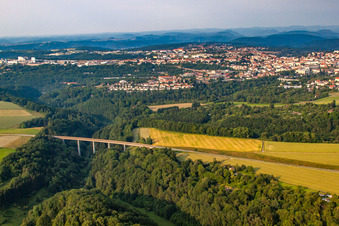 Vue aérienne de Pont de la vallée de l'autoroute à Pirmasens dans le département Rhénanie-Palatinat, Allemagne