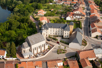 Vue aérienne de Berg-sur-Moselle dans le département Moselle, France