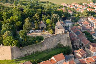 Vue aérienne de Complexe du château du Fort Veste Rodemack à Rodemack dans le département Moselle, France