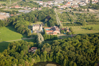 Vue aérienne de Château de La Grange à Manom dans le département Moselle, France