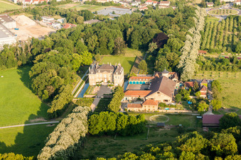 Vue aérienne de Château La Grange à Manom dans le département Moselle, France