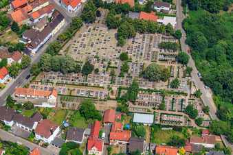 Vue aérienne de Cimetière à Jockgrim dans le département Rhénanie-Palatinat, Allemagne