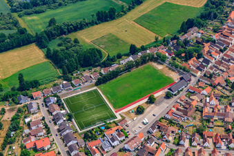 Vue oblique de Terrain de football du TSG à Jockgrim dans le département Rhénanie-Palatinat, Allemagne