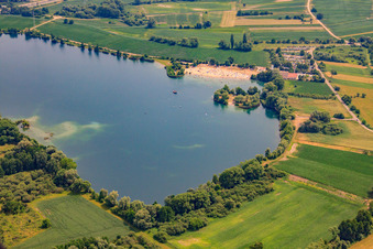Vue aérienne de Plage du lac de la carrière Johanneswiese à Jockgrim dans le département Rhénanie-Palatinat, Allemagne