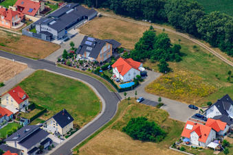 Enregistrement par drone de Bague fleur à le quartier Hardtwald in Neupotz dans le département Rhénanie-Palatinat, Allemagne