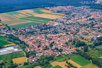 Vue aérienne de Vue de la ville depuis l'est à le quartier Sondernheim in Germersheim dans le département Rhénanie-Palatinat, Allemagne