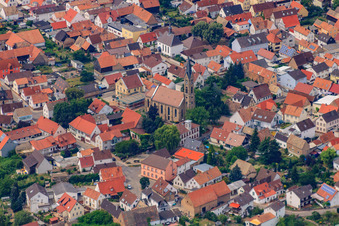 Vue aérienne de Saint Jean-Baptiste à le quartier Sondernheim in Germersheim dans le département Rhénanie-Palatinat, Allemagne