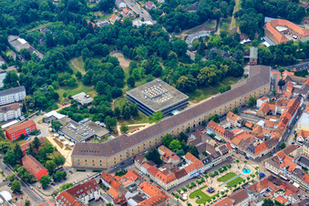 Vue aérienne de Unicampus FTSK Germersheim Département 06 - Traduction, linguistique et études culturelles (FTSK) - Université Johannes Gutenberg de Mayence à Germersheim dans le département Rhénanie-Palatinat, Allemagne