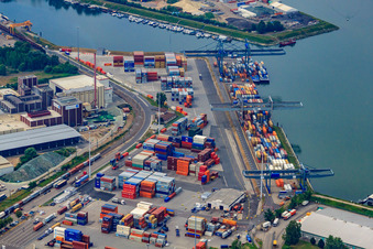 Vue aérienne de Port Germersheim à Germersheim dans le département Rhénanie-Palatinat, Allemagne
