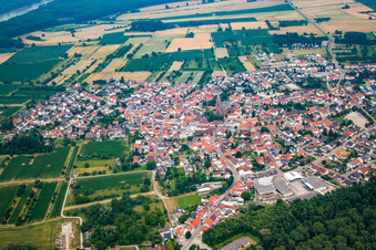 Vue aérienne de Du sud à le quartier Rheinsheim in Philippsburg dans le département Bade-Wurtemberg, Allemagne