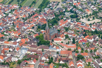 Vue aérienne de Vue des rues et des maisons dans les quartiers résidentiels à le quartier Rheinsheim in Philippsburg dans le département Bade-Wurtemberg, Allemagne
