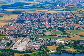 Vue aérienne de Vue de la ville depuis le sud à Neulußheim dans le département Bade-Wurtemberg, Allemagne