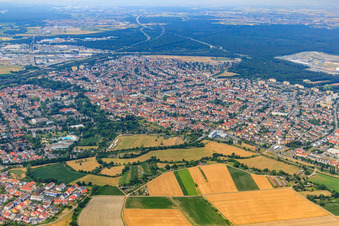 Vue aérienne de Vue de la ville depuis le sud à Hockenheim dans le département Bade-Wurtemberg, Allemagne
