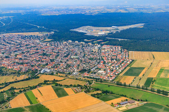 Vue aérienne de Vue de la ville depuis le sud à Hockenheim dans le département Bade-Wurtemberg, Allemagne