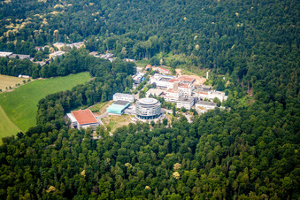 Vue aérienne de Bâtiment de recherche et complexe de bureaux du Centre européen de recherche en biologie moléculaire EMBL Heidelberg-Bierhelderhof à le quartier Rohrbach in Heidelberg dans le département Bade-Wurtemberg, Allemagne