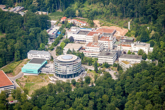 Vue aérienne de Bâtiment de recherche et complexe de bureaux du Centre européen de recherche en biologie moléculaire EMBL Heidelberg-Bierhelderhof à le quartier Rohrbach in Heidelberg dans le département Bade-Wurtemberg, Allemagne