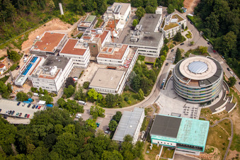 Photographie aérienne de Bâtiment de recherche et complexe de bureaux du Centre européen de recherche en biologie moléculaire EMBL Heidelberg-Bierhelderhof à le quartier Rohrbach in Heidelberg dans le département Bade-Wurtemberg, Allemagne
