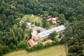 Camp de pirates de la forêt à le quartier Rohrbach in Heidelberg dans le département Bade-Wurtemberg, Allemagne d'en haut