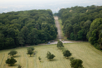 Vue oblique de Cimetière d'honneur à le quartier Königstuhl in Heidelberg dans le département Bade-Wurtemberg, Allemagne