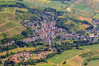 Vue aérienne de Vue de la ville depuis l'ouest à Bockenau dans le département Rhénanie-Palatinat, Allemagne
