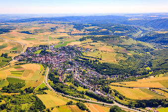 Photographie aérienne de Vue des rues et des maisons dans les quartiers résidentiels à Waldböckelheim dans le département Rhénanie-Palatinat, Allemagne