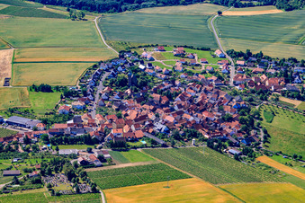 Vue aérienne de Vue sur le village à Duchroth dans le département Rhénanie-Palatinat, Allemagne