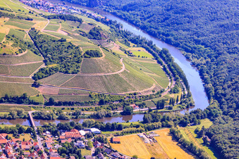 Photographie aérienne de Village viticole sur la Nahe en contrebas du vignoble Hermannsberg à Oberhausen an der Nahe dans le département Rhénanie-Palatinat, Allemagne