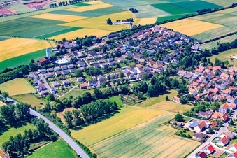 Vue aérienne de Vue sur le village à Dreisen dans le département Rhénanie-Palatinat, Allemagne