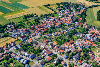 Vue aérienne de Vue sur le village à Tiefenthal dans le département Rhénanie-Palatinat, Allemagne