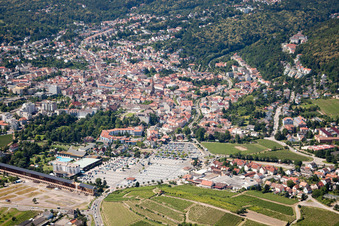 Vue aérienne de Place du marché aux saucisses à Bad Dürkheim dans le département Rhénanie-Palatinat, Allemagne