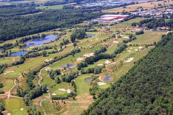 Vue aérienne de Zone de terrain de golf Domaine de golf Dreihof à le quartier Dreihof in Essingen dans le département Rhénanie-Palatinat, Allemagne