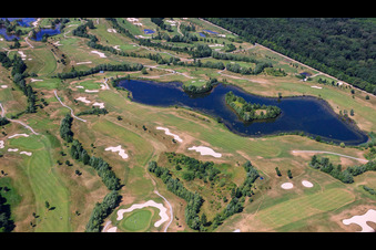 Zone de terrain de golf Domaine de golf Dreihof à le quartier Dreihof in Essingen dans le département Rhénanie-Palatinat, Allemagne depuis l'avion