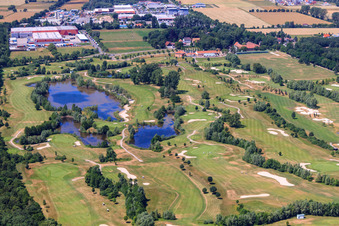 Zone de terrain de golf Domaine de golf Dreihof à le quartier Dreihof in Essingen dans le département Rhénanie-Palatinat, Allemagne vue du ciel